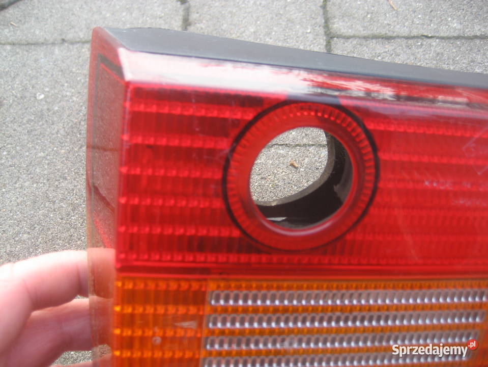 vw passat b4 kombi 9496r lampa tył prawa w klapę Rakoniewice