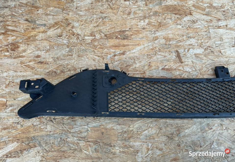 Środkowa kratka zderzaka przód cla w117 1317 osobowe wielkopolskie