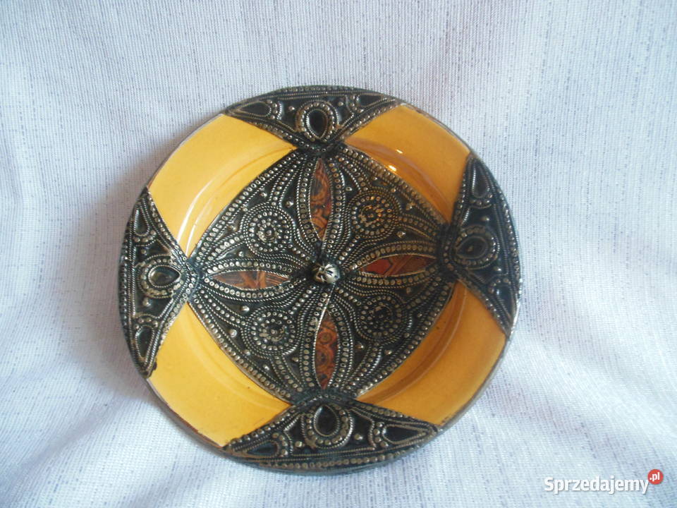 Talerz ceramiczny wiszący zdobiony brążem Kielce