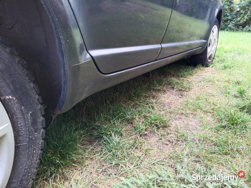 Toyota yaris bez korozji z małym przebiegiem Rok produkcji 2004 Włocławek