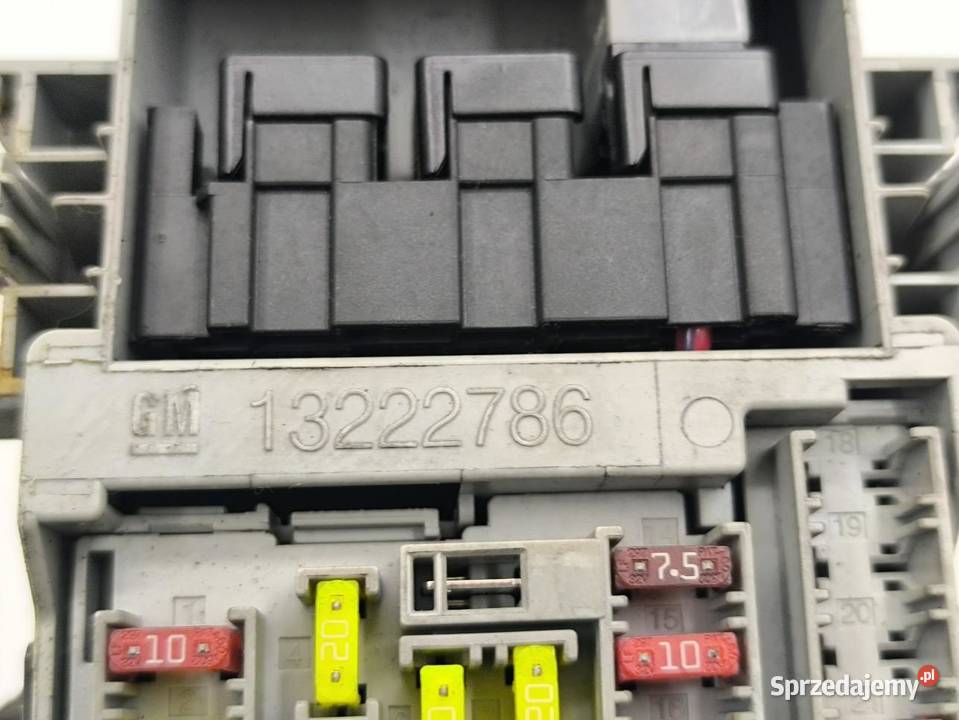 SKRZYNKA BEZPIECZNIKÓW OPEL INSIGNIA A 20CDTI osobowe wielkopolskie