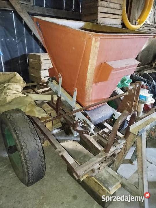 Rozsiewacz do nawozów KOS nieuszkodzony Służewo-Pole