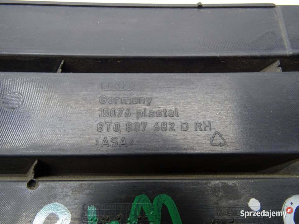 KRATKA ZDERZAKA PRAWA PRAWY PRZÓD 8T0807682D