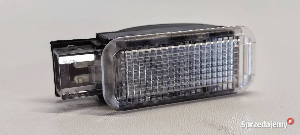 SKODA KAROQ LAMPKA OŚWIETLENIE 3B0947415B osobowe