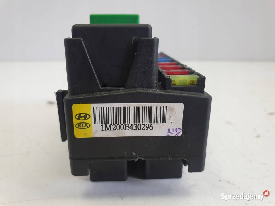 SKRZYNKA BEZPIECZNIKÓW Kia Sorento II 22 CRDI osobowe Skrzynki bezpieczników