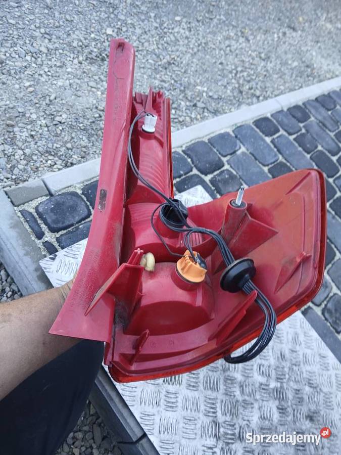 Lampa lewa tył tylna Citroen C4 I EU HB 5D 0410r osobowe Radłów