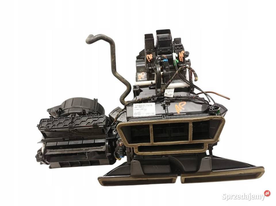 NAGRZEWNICA 3Q1820005AE MercedesBenz CLAklasa II