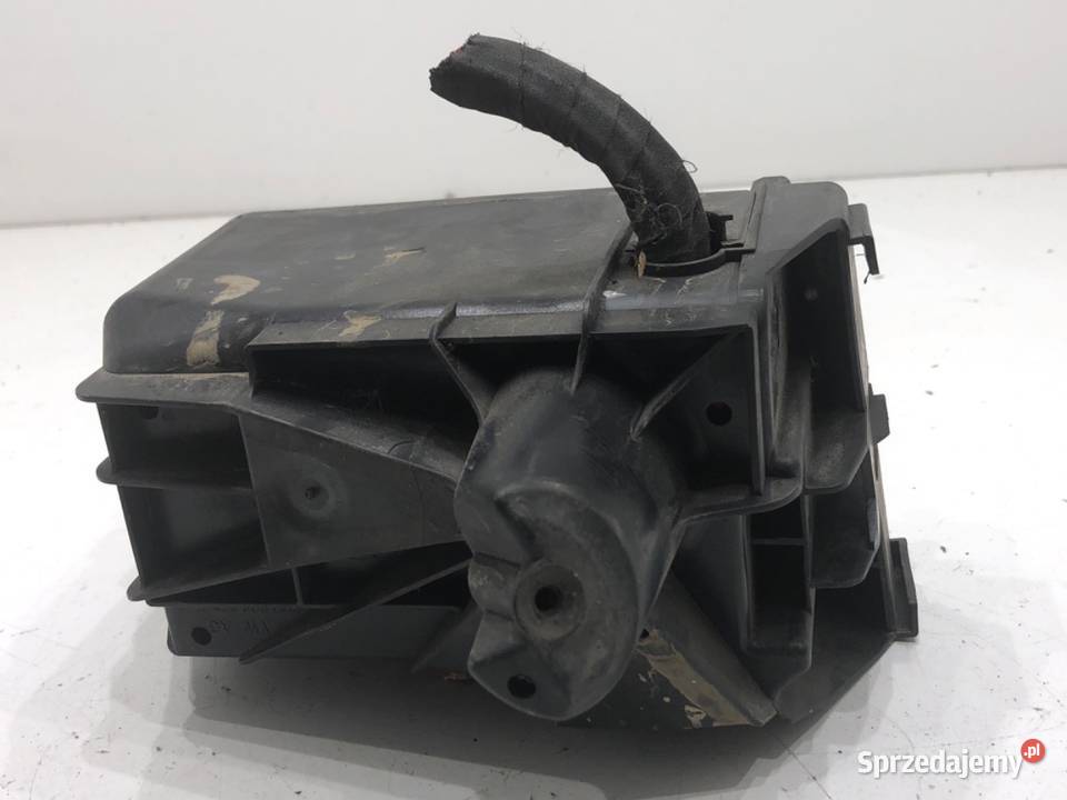 SKRZYNKA BEZPIECZNIKÓW SKODA RAPID 6C0937132C