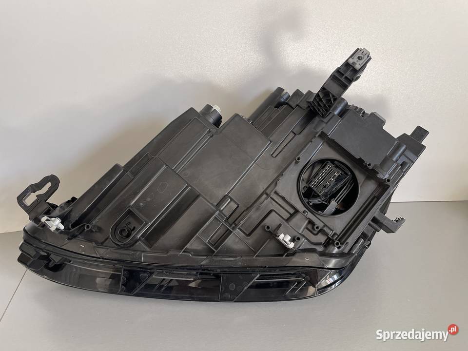 CUPRA FORMENTOR LIFT PRAWA LAMPA FULL LED Ostroróg