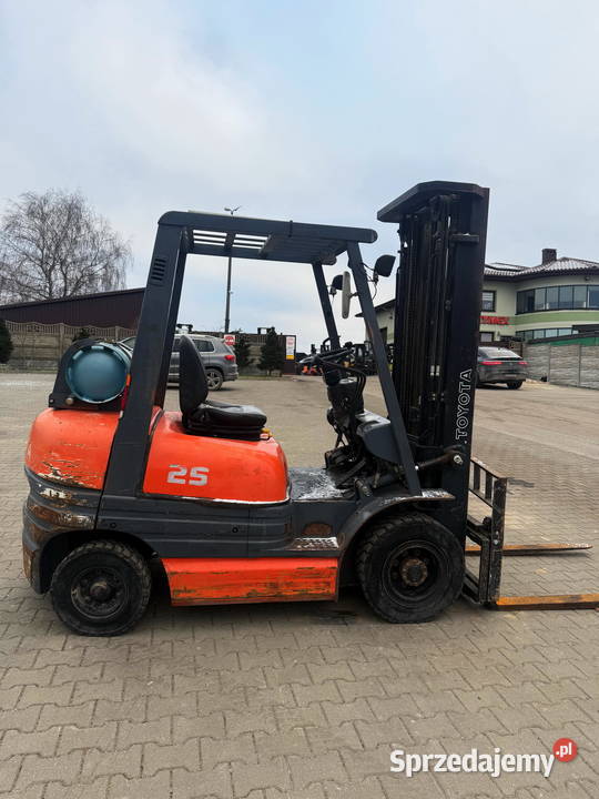 wózek widłowy TOYOTA 6FGF25 LPG Triplex 550m