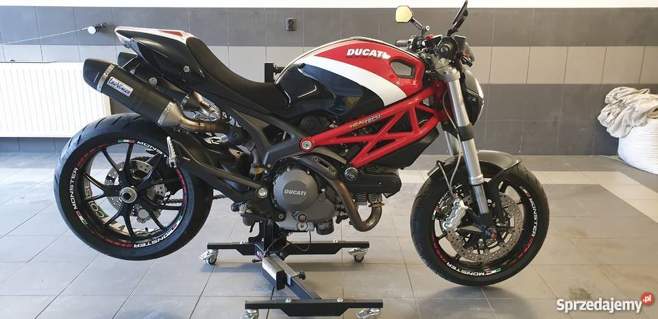 Ducati Monster 796 LeoVince