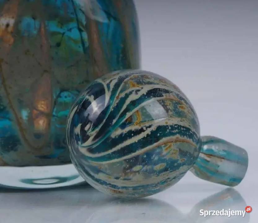 Szklana karafka w cudownych kolorach projektu Porcelana i szkło Pabianice