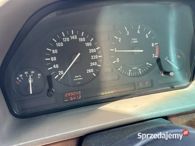 BMW E32 735i zarejestrowany na zabytek Bydgoszcz