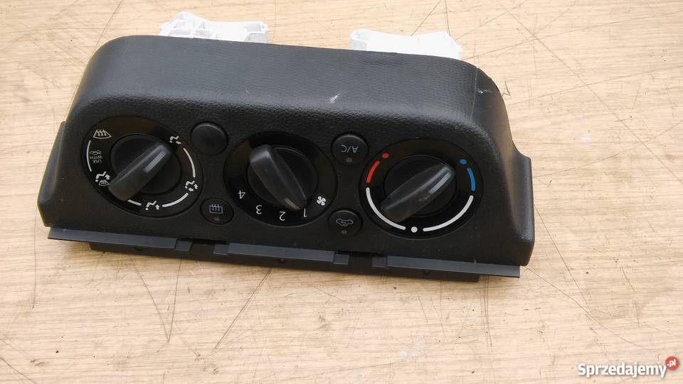 Swift mk6 0410 panel nawiewu klimatyzacji