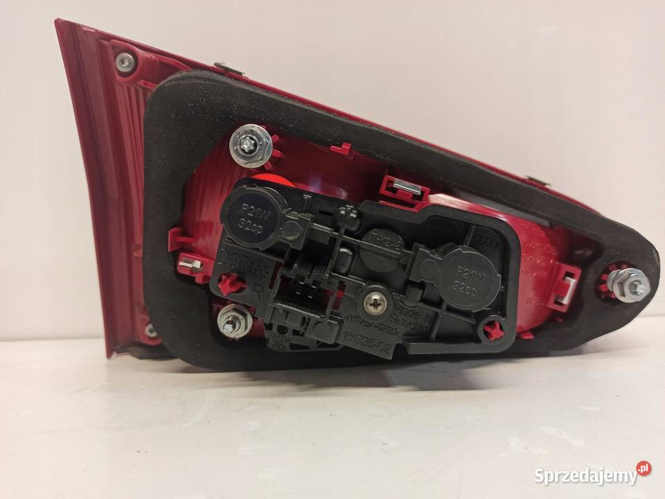 LAMPA PRAWY TYŁ W KLAPĘ AUDI A4 B8 8K5945094AA osobowe dolnośląskie