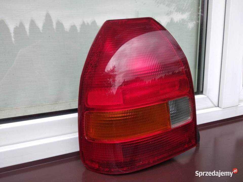 Honda Civic VI 3D hatchback HB lampa tył tylna Sieradz