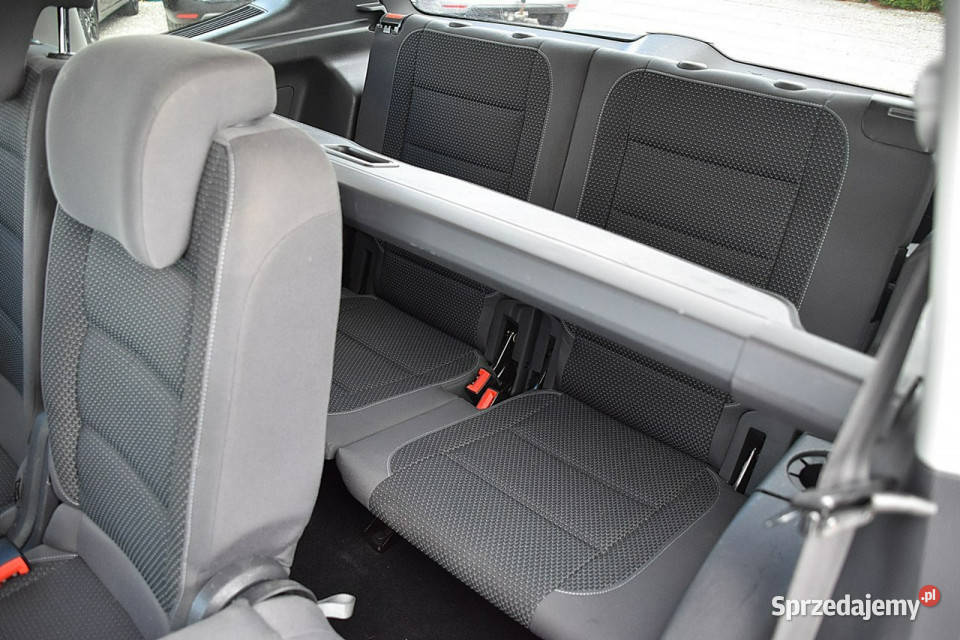 Volkswagen Touran 20TDI 140 7os Kamera Navi podgrzewane fotele Nowe Kucice