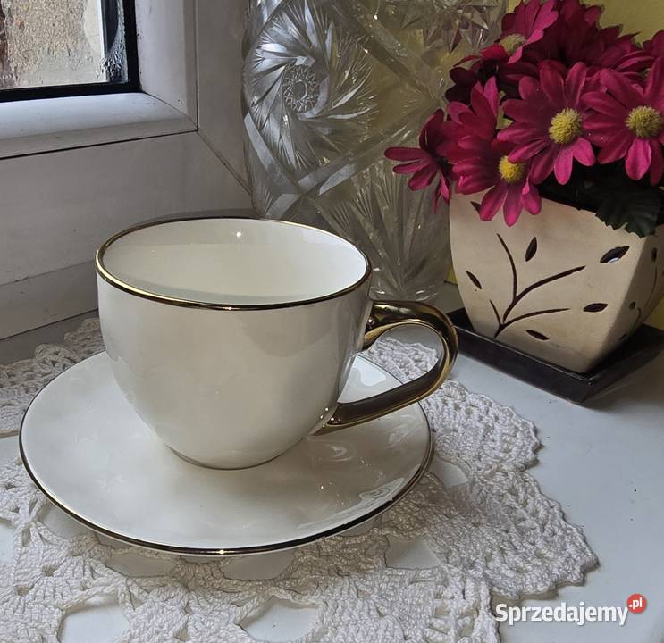 Filiżanka ze spodeczkiem nowa Złota dekoracja biały Sosnowiec