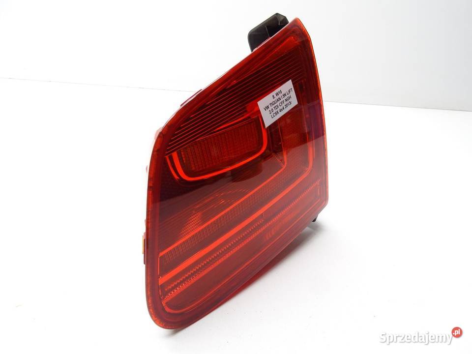 LAMPA PRAWA PRAWY TYŁ TYLNA W KLAPE 5N0945310 VW osobowe