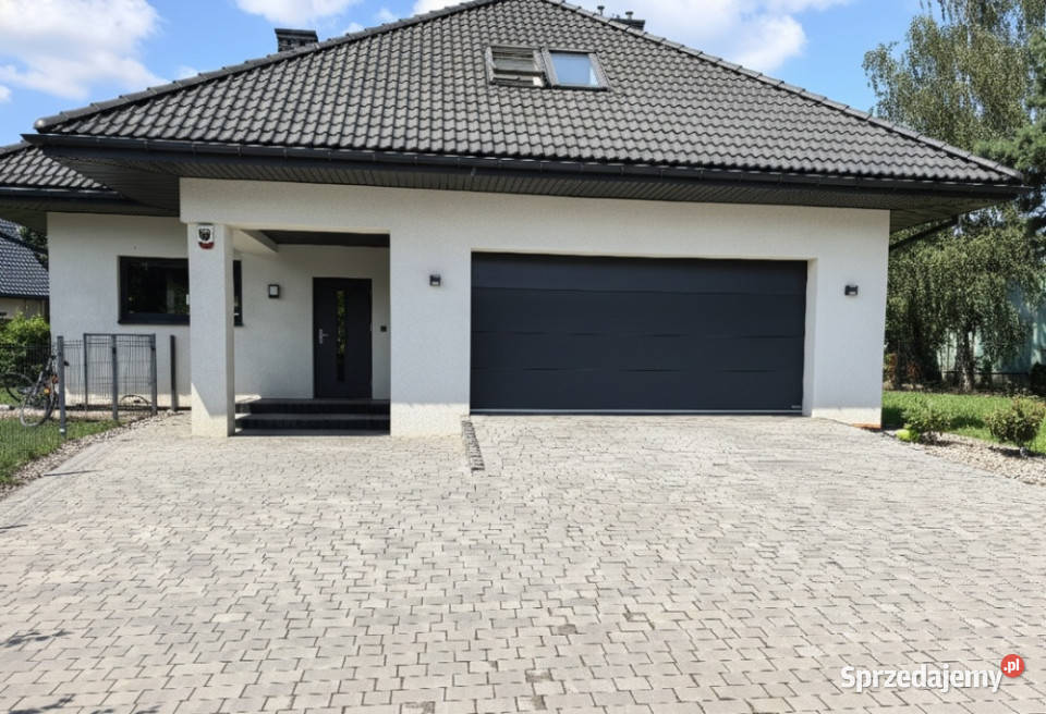 DOM JEDNORODZINNY W BOBROWCU wolnostojący Bobrowiec
