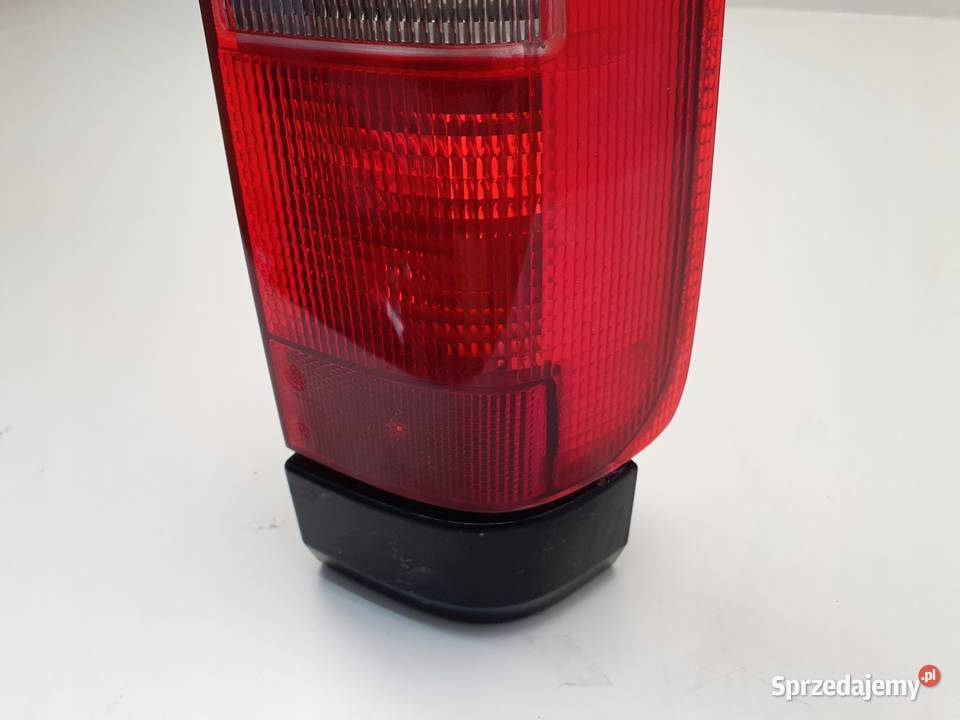 LAMPA PRAWA Volvo V70 I XC70 9600r TYLNA prawy Rudka