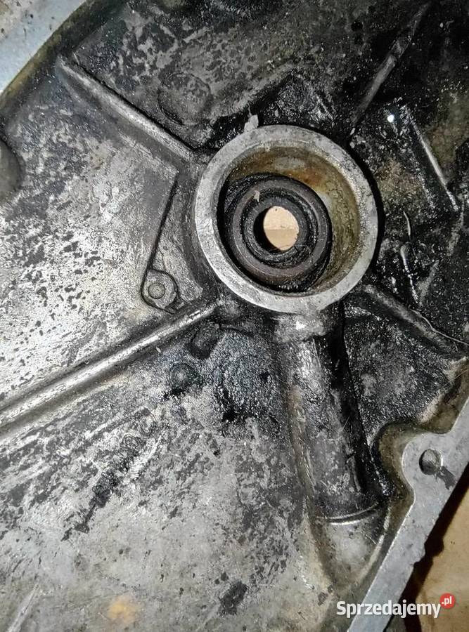 Dekiel pokrywa rozrządu k750