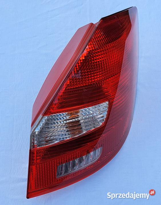 LAMPA PRAWA TYŁ TYLNA SKODA FABIA II LIFT KOMBI Motoryzacja