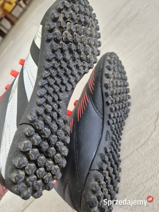 Buty Adidas Predator Model czarnoczerwony Katowice