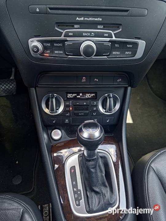 Audi Q3 20 220 automat tiptronic benzyna czarna przyciemniane szyby dolnośląskie Wrocław