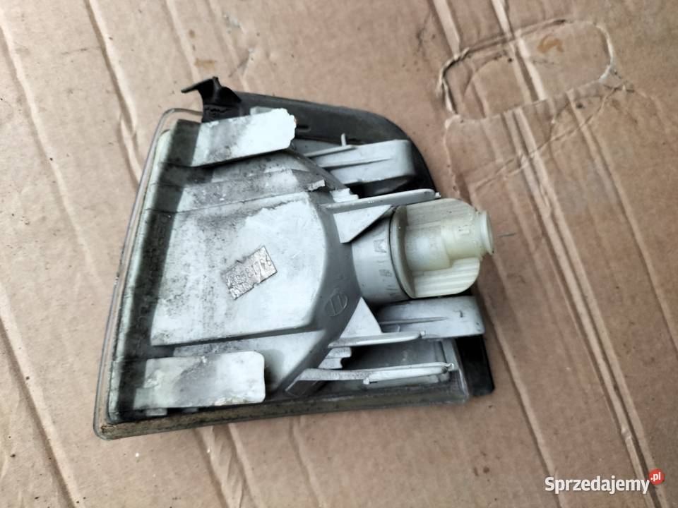 AUDI 80B4 KIERUNKOWSKAZ MIGACZ PRAWY prawe Kamień-Kolonia