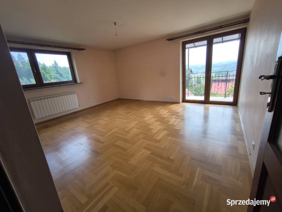 Dom pod lasem z widokiem na Nowy Sącz 750m2
