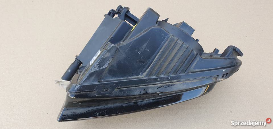 AUDI A3 HALOGEN LEWY 8V0941699 Lewe Oświetlenie Bieleń