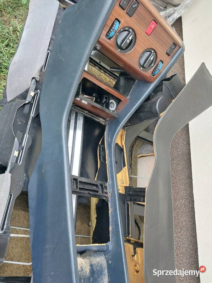 KonsolaDeskatunel Medcedes w 124 deski rozdzielcze, konsole