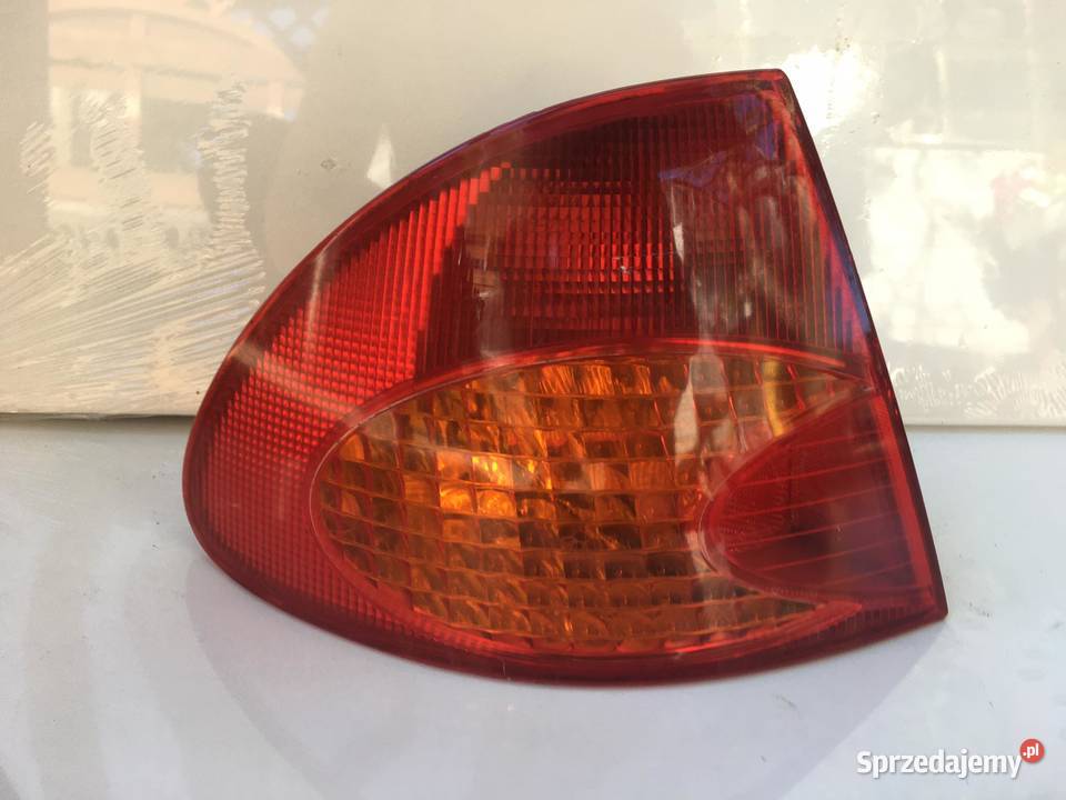 TOYOTA AVENSIS T22 LEWA LAMPA TYŁ KOMBI Ostroróg sprzedam