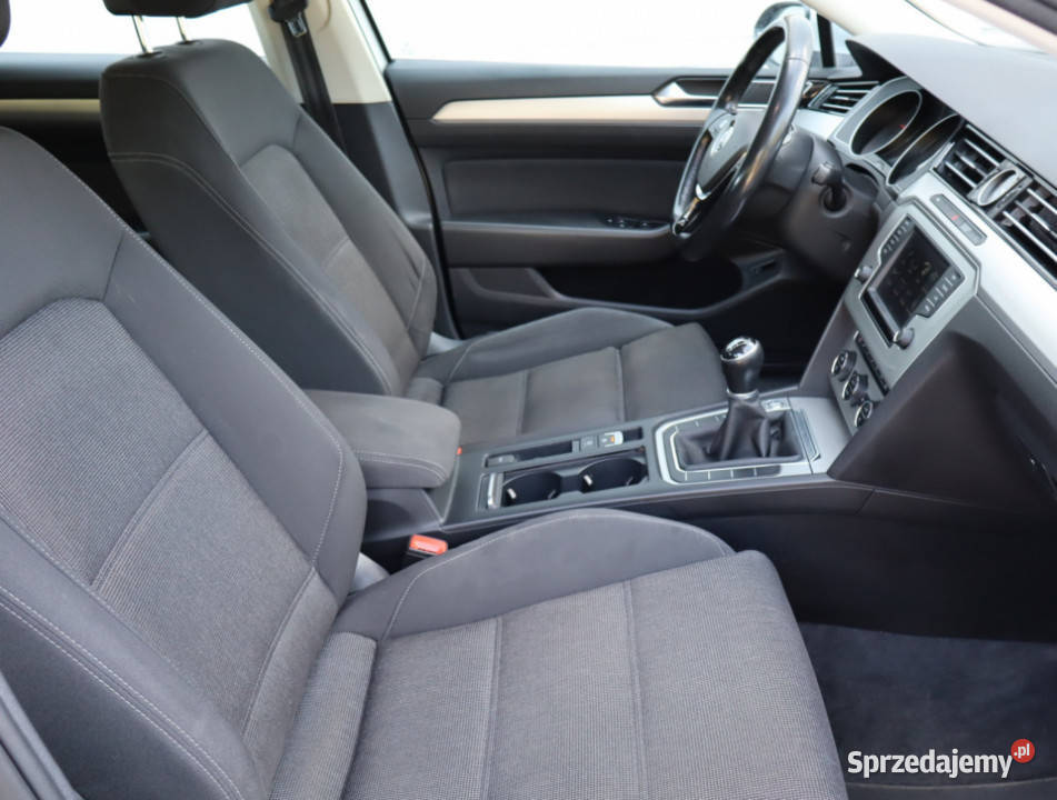 VW Passat 20 TDI srebrny