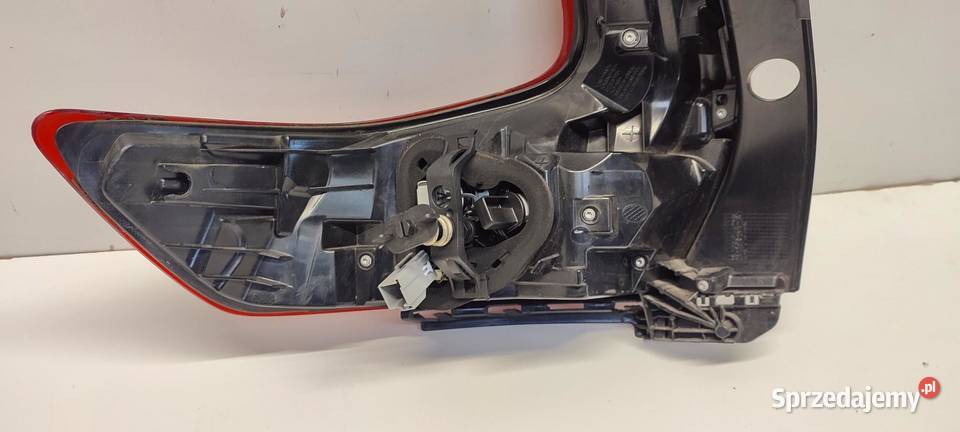 VOLVO XC40 LAMPA PRAWY TYŁ 31446791