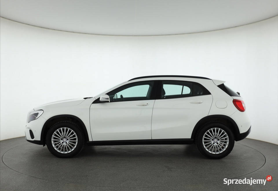 Mercedes GLA GLA 180 klimatyzacja