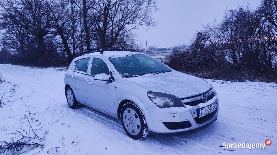 Opel Astra H 12 lat w jednych rękach koła zimowe Długołęka