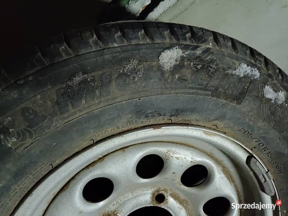 Opona Michelin latitude 2057015