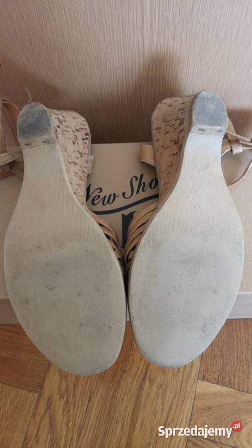 Sandałkisandały skórzane na koturnie łódzkie sprzedam