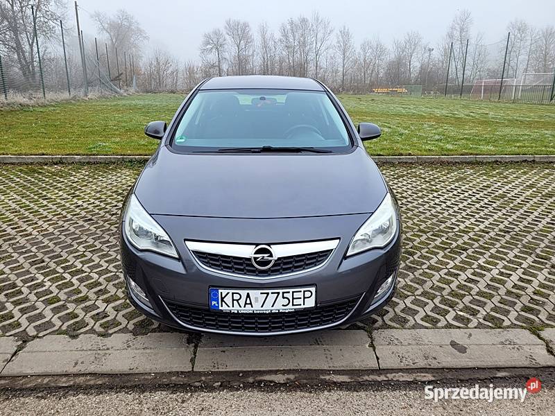 Niezawodny hatchback Astra