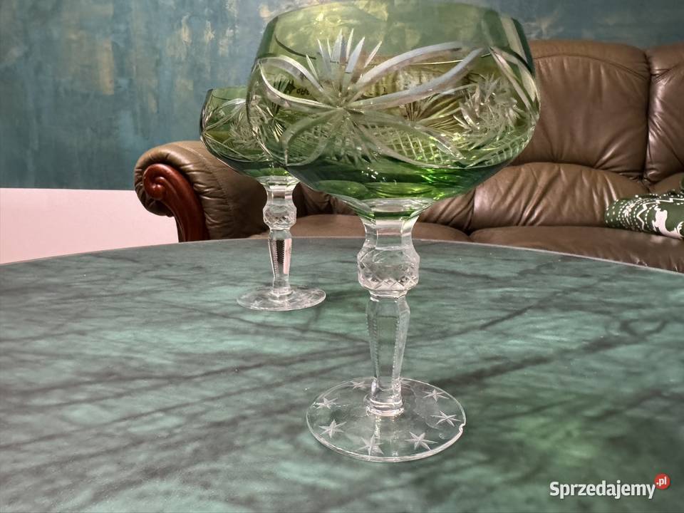 Kieliszki kryształowe zielone 2 sztuki z czasów sprzedam