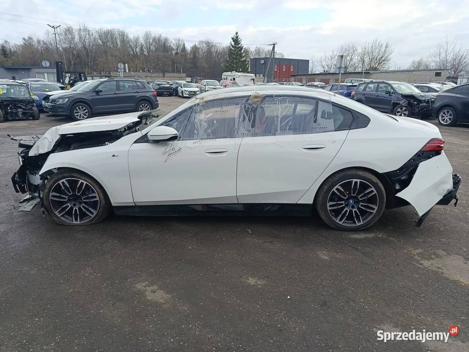 BMW 5 G60 i5 eDrive40 2023 250 kw 10032000 Na osobowe Katowice