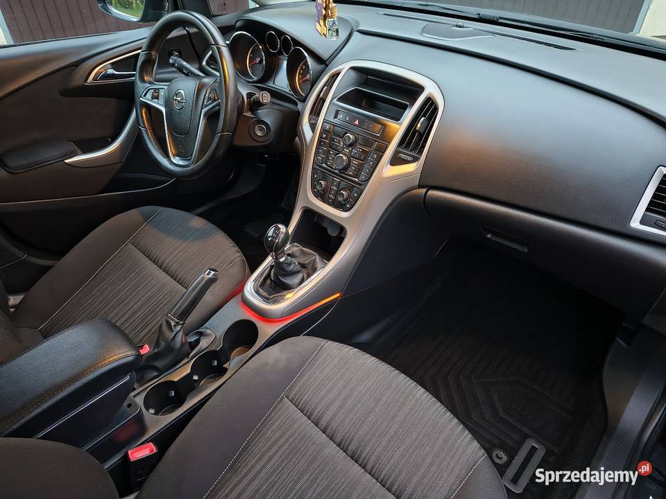 Opel Astra 17 CDTI 110 Rok produkcji 2011 Glinnik