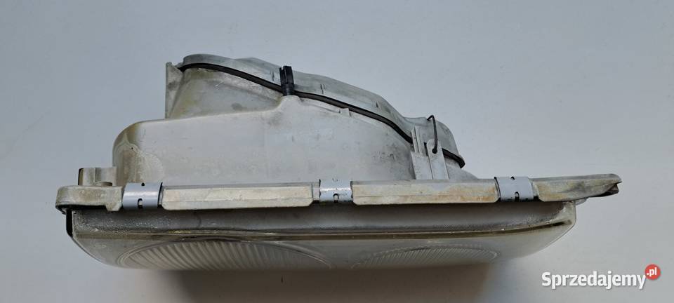 Reflektor prawy HELLA Mercedes W123 Lampy przednie Luzino