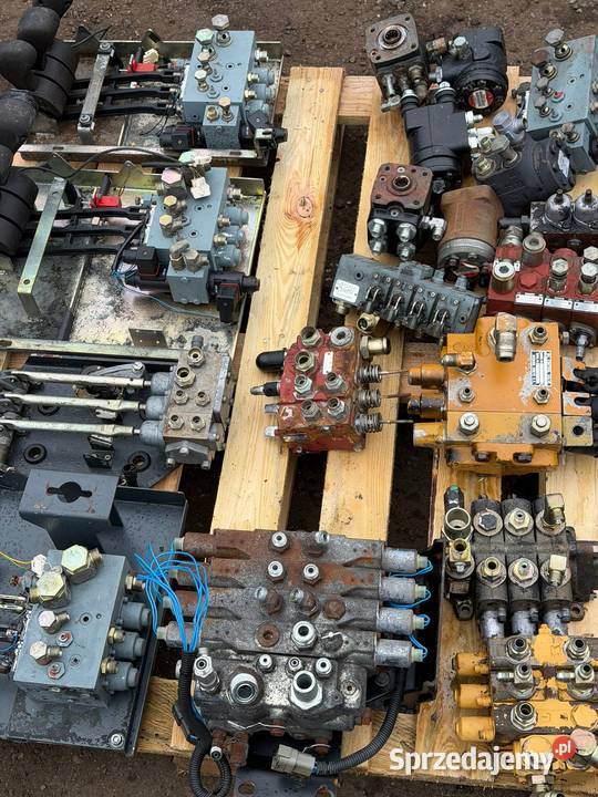 Rozdzielacz hydrauliczny czterosekcyjny HYSTER Antonie