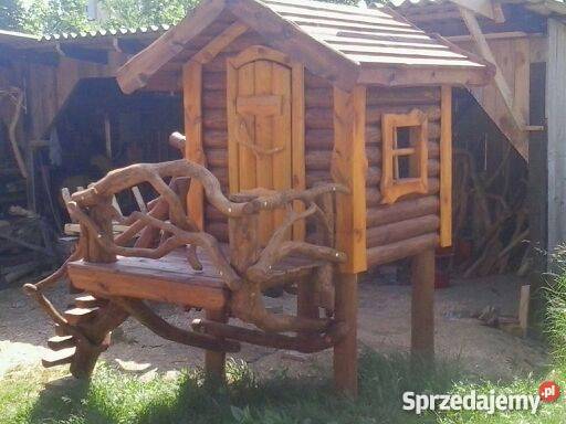 Drewniany domek dziecka