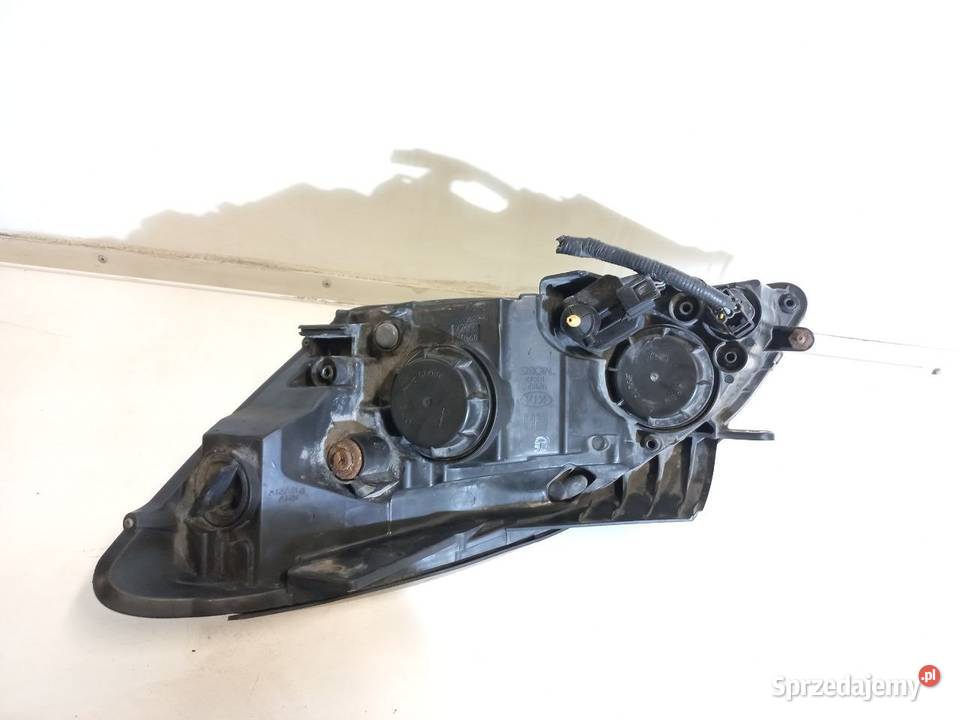 LAMPA PRZEDNIA PRAWA KIA CEED 921021H000 sprzedam