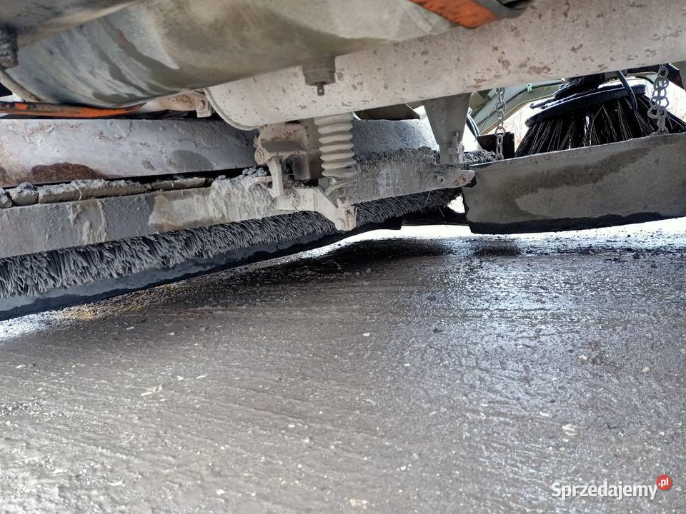 Zamiatarka uliczna komunalna Mercedes 1213