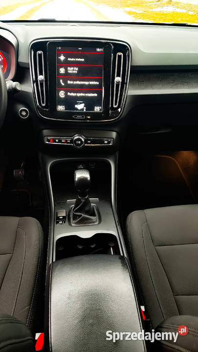 Volvo XC 40 benzyna serwisowany ASO super stan Piotrków Trybunalski sprzedam
